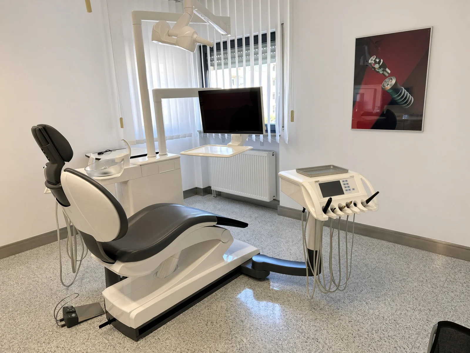 Behandlungszimmer der Zahnarztpraxis Dr. Handermann in Speyer